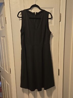 Classic Sleeveless Black Dress - Elegant V-Neck 🖤 PRE LOVED